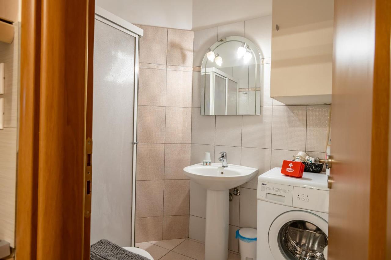 Апартаменты Flat In Excellent Location With Private Parking Афины Экстерьер фото