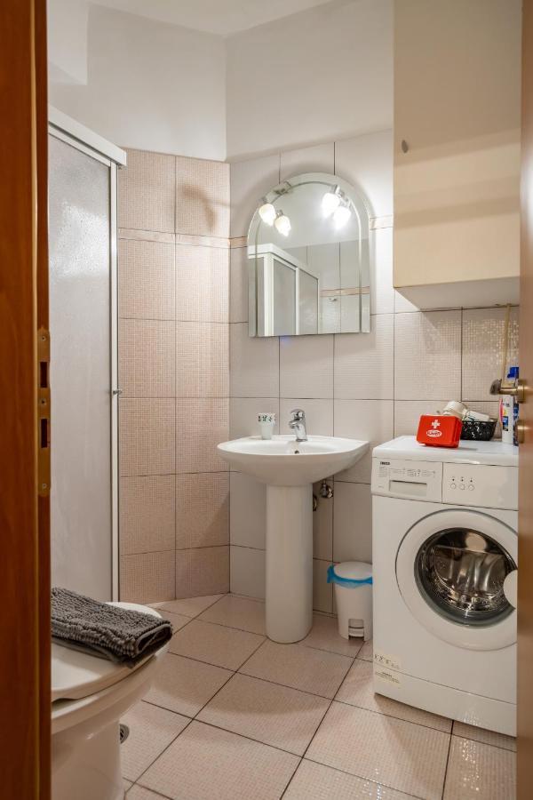 Апартаменты Flat In Excellent Location With Private Parking Афины Экстерьер фото